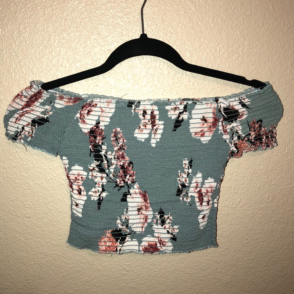Off-The-Shoulder Floral Croptop